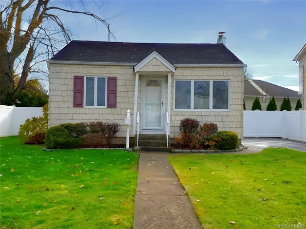 6 Glenda Drive, West Babylon, NY 11704