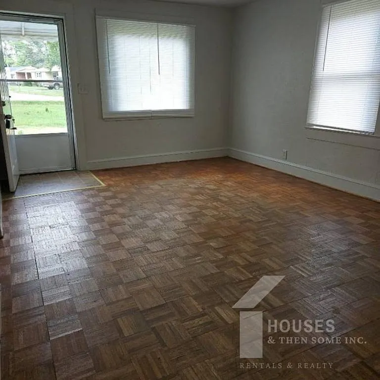 201 Mackenzie Dr — Photo 3