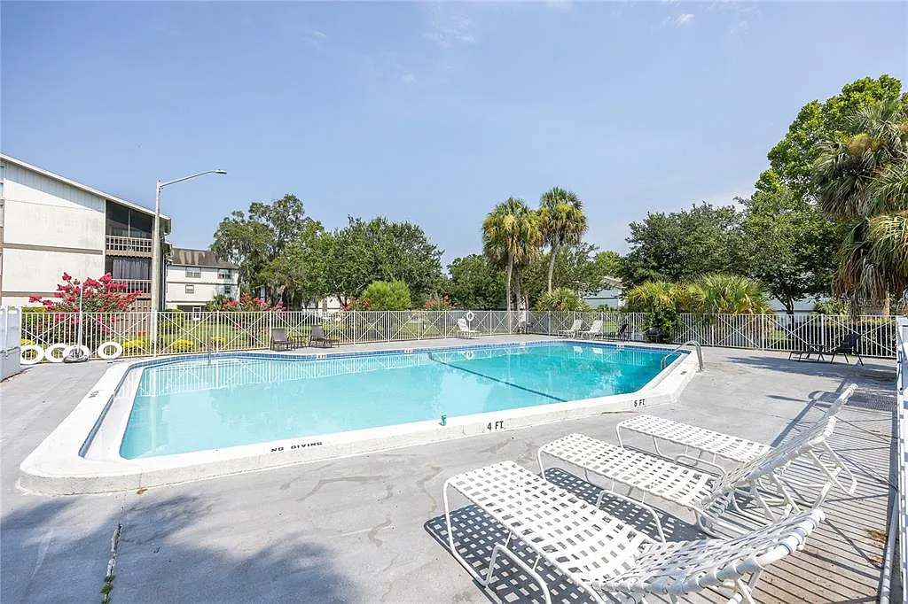 2 bed, 2.0 bath, 1003 sqft, $1,250 — Photo 2