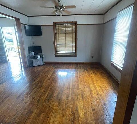 2nd image of 313 14th Ave