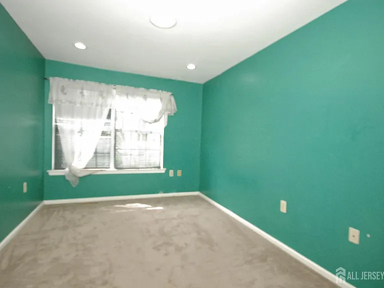 96 Brewster Cir — Photo 14
