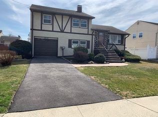31 Neptune Pl, Colonia, NJ 07067
