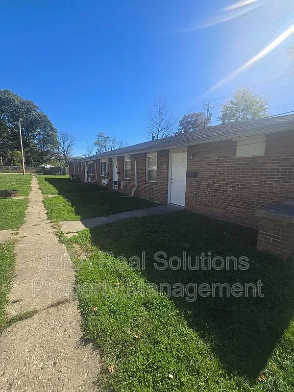 2 bed, 1.0 bath, 609 sqft, $825 — Photo 1