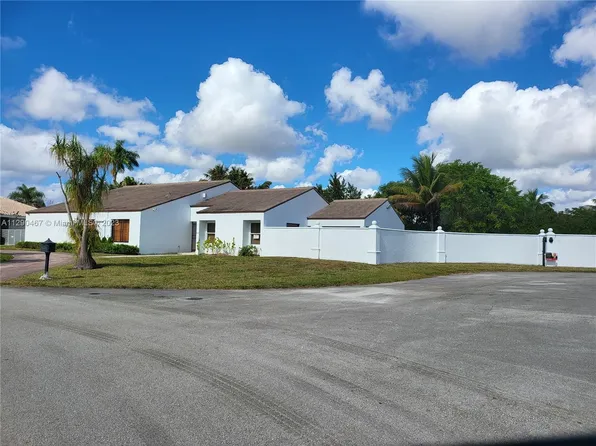 8435 SW 76th Ter, Miami, FL 33143