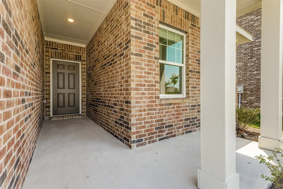 New Construction - porch and entry area - 4705 Harlequin Dr