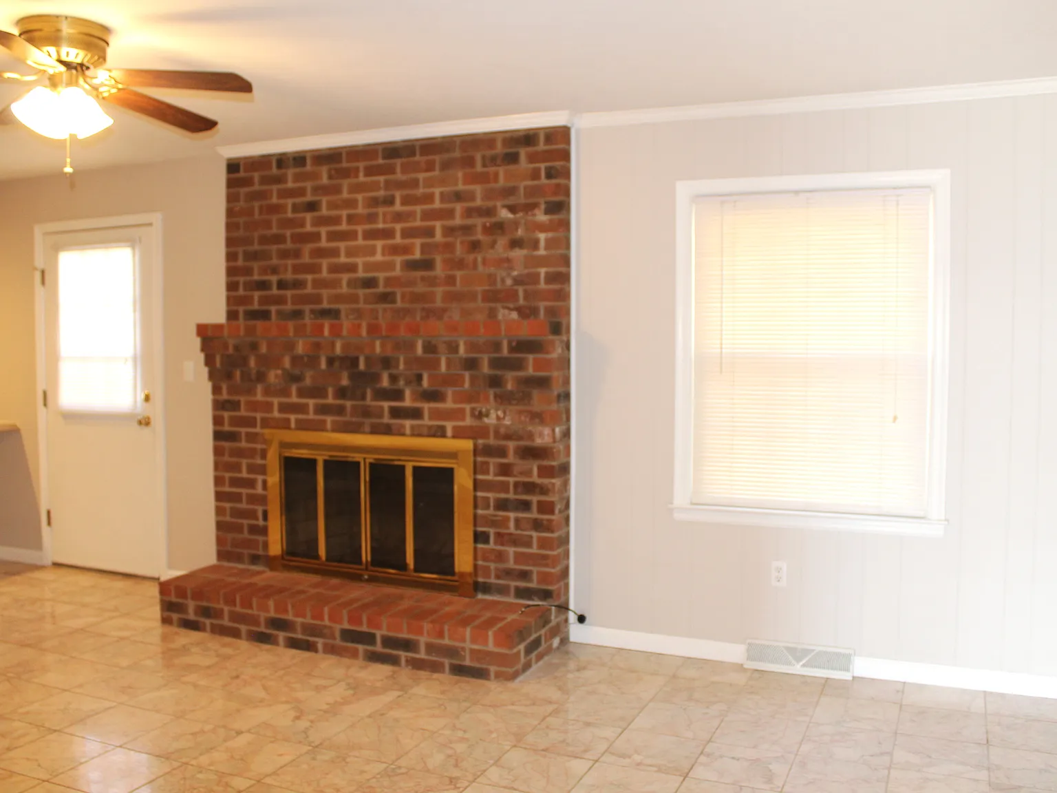4 bed, 2.5 bath, 2410 sqft, $2,100 — Photo 3