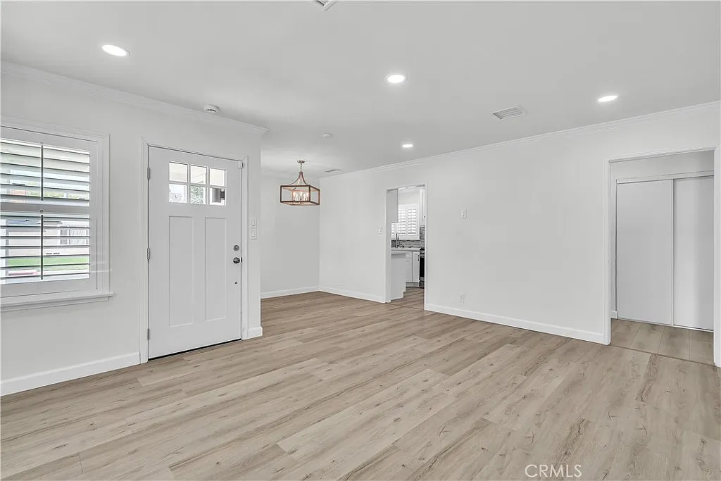 2 bed, 864 sqft, $3,000 — Photo 4