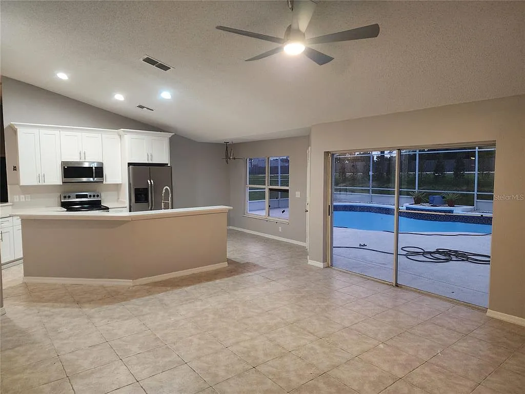 4 bed, 2.0 bath, 2067 sqft, $3,000 — Photo 3