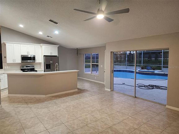 3rd image of 2883 Picadilly Cir