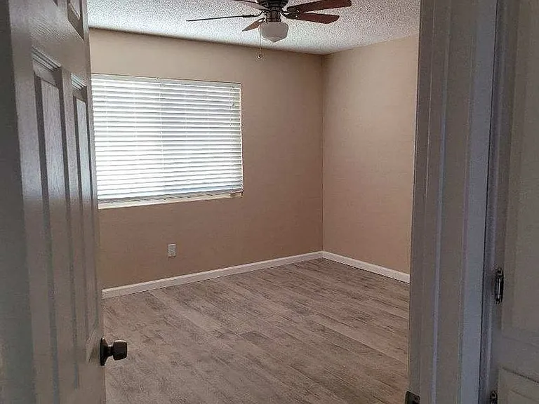 527 N El Prado Dr — Photo 6