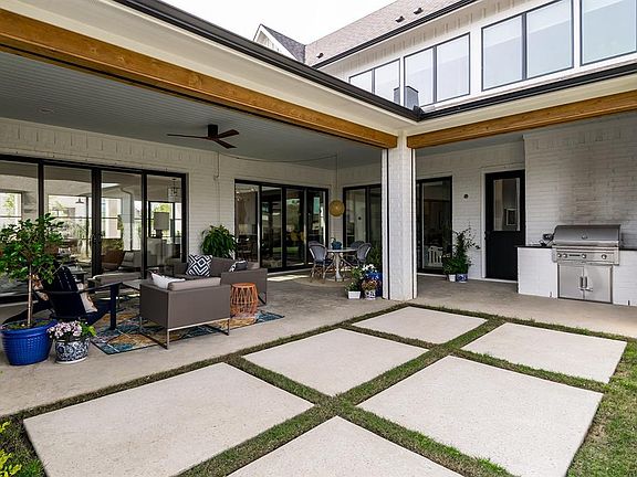 4th image of 1129 La Salle Ln