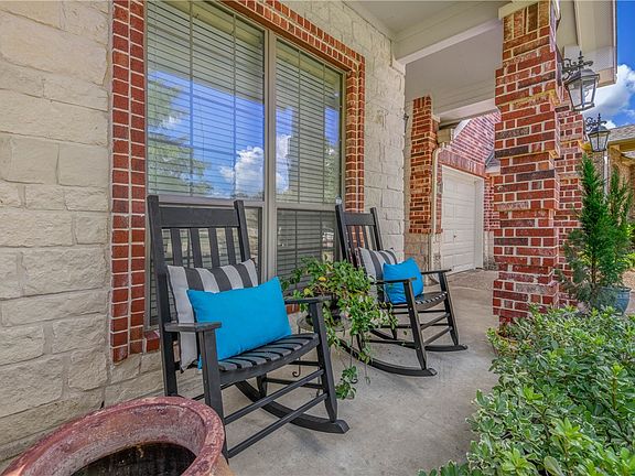 4th image of 2477 Newark Cir