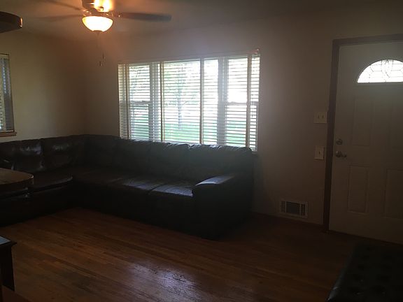 5th image of 842 S Summit Dr