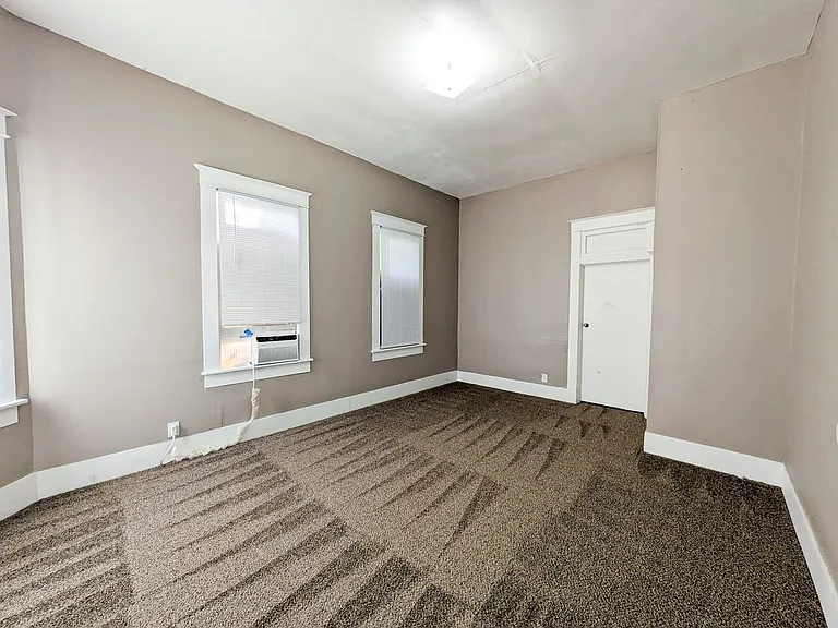 1045 Long Ave — Photo 16