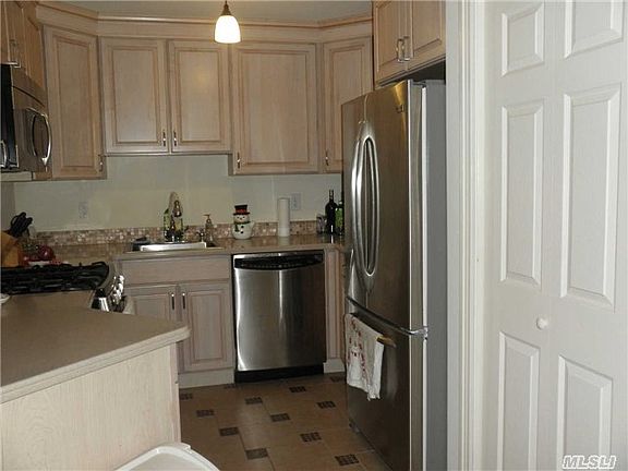 3rd image of 106 Brattle Cir