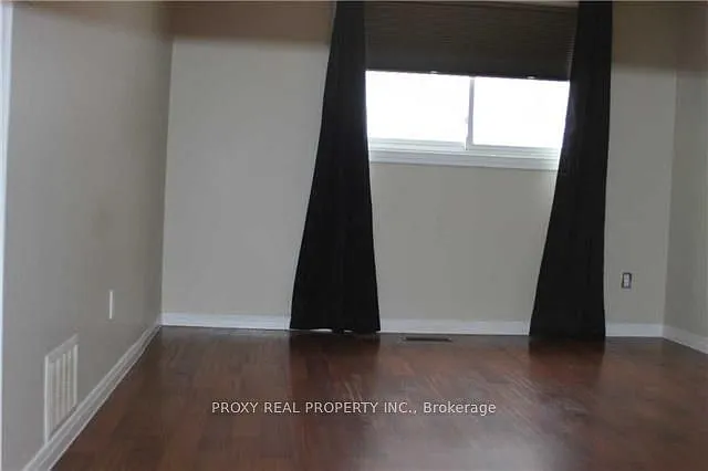 785 Greenfield Cres — Photo 9