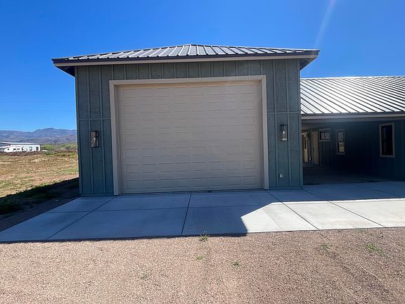 2nd image of 1053 N Cowboy Ln