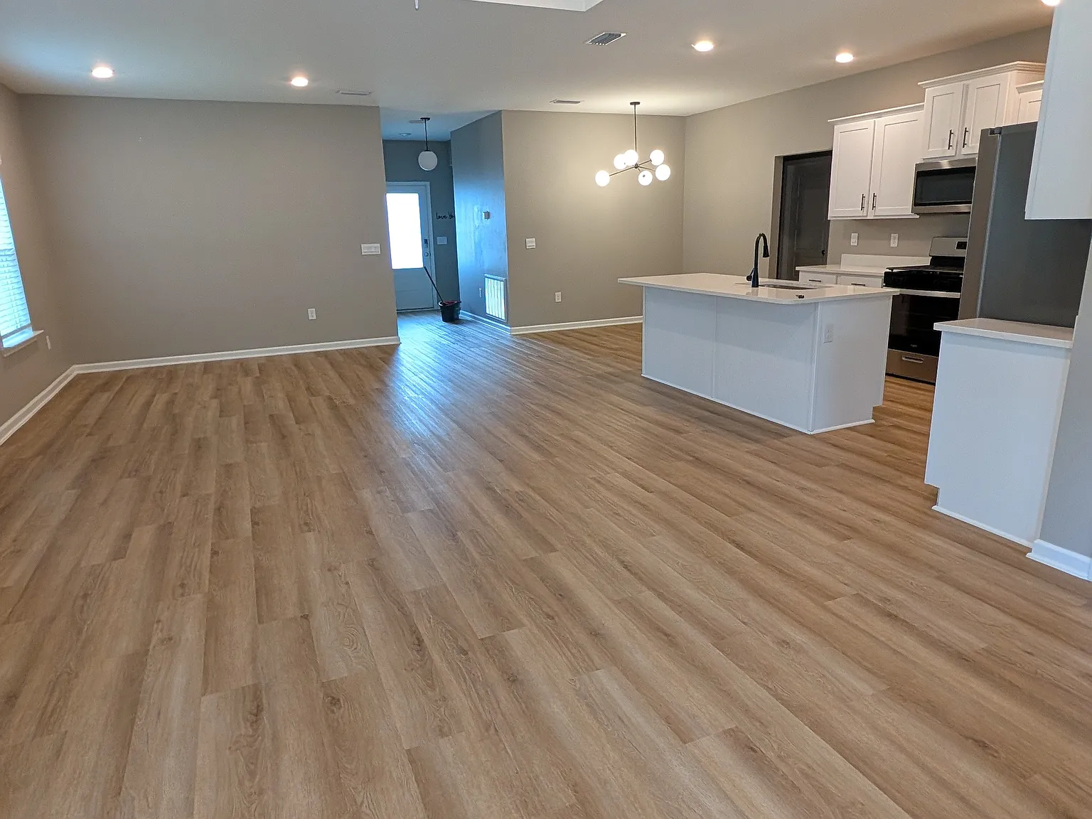 4 bed, 1948 sqft, $2,600 — Photo 4