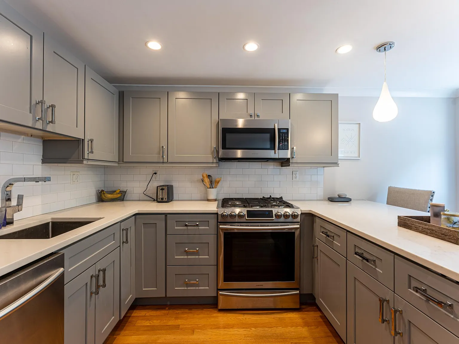 3 bed, 9999 sqft, $3,800 — Photo 4