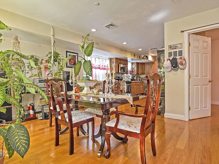 45 Nightingale St #B — Photo 28