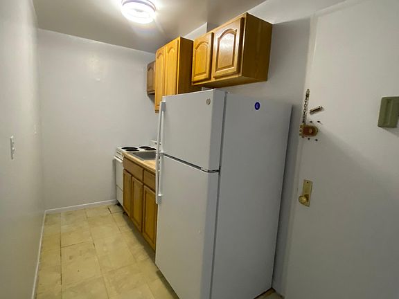 5th image of 250 McLean Ave #5D