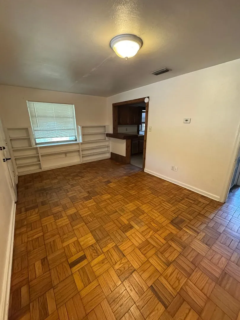 815 NW 32nd Pl! This charming 2-bedroom, 1-bath home — Photo 4