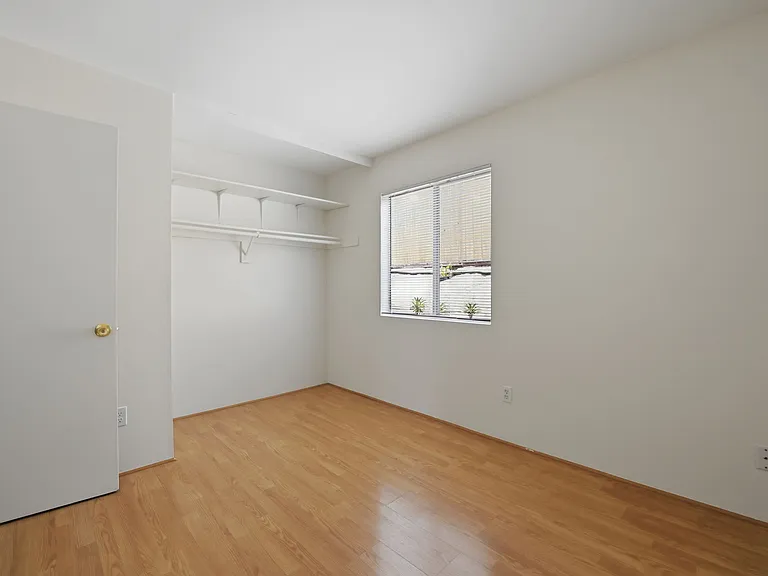 1712 Greentree Rd — Photo 11