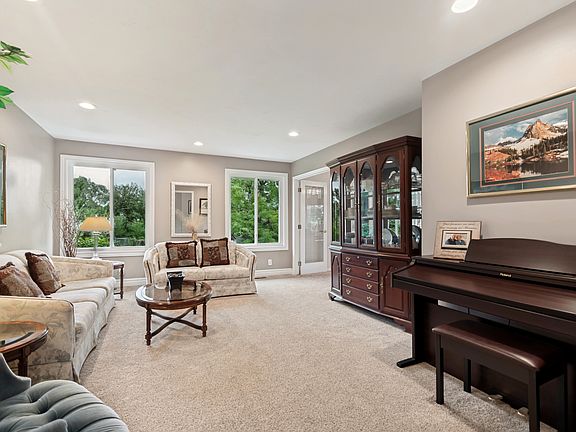 3rd image of 9801 S Amberwood Cir
