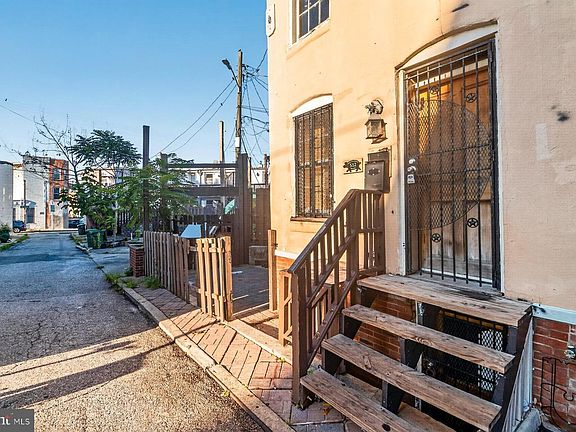 3rd image of 512 Callender St