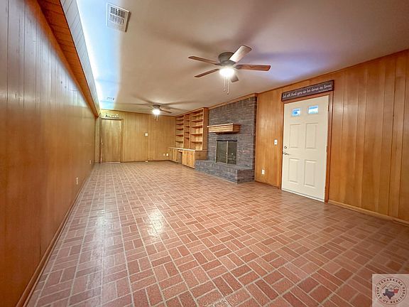 2nd image of 831 Jackson St