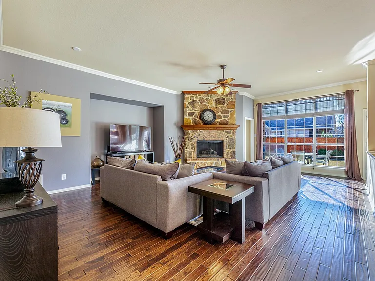 920 Fannin Dr — Photo 12