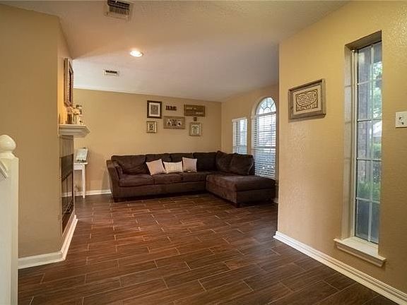 3rd image of 1801 Water Oak Dr