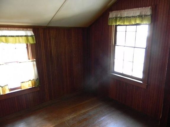 3rd image of 216 Juniper Dr