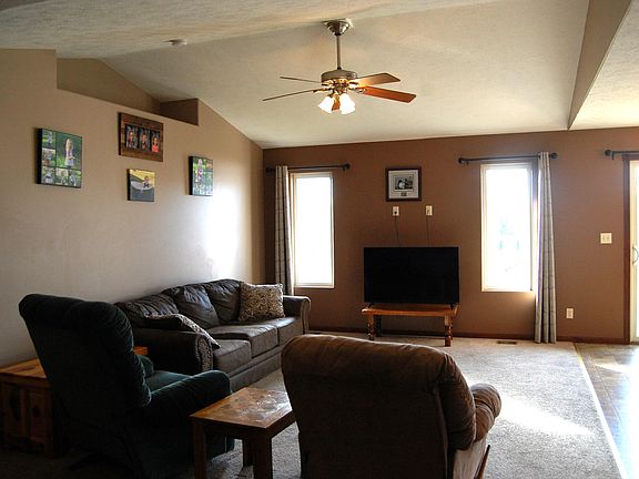 3rd image of 912 F Ave