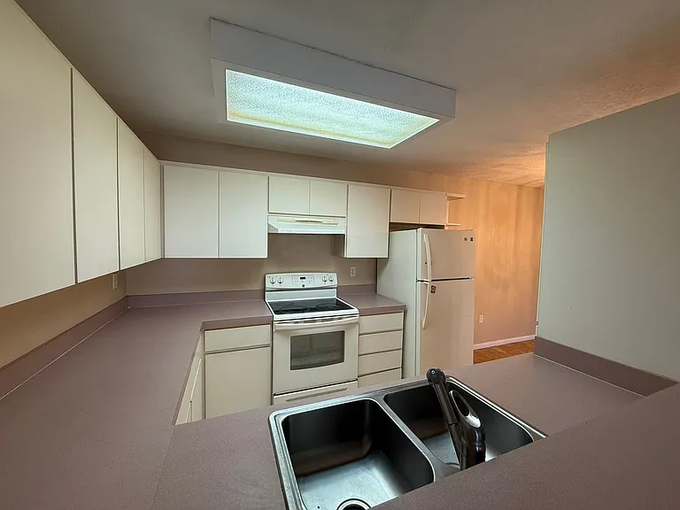 3380 Crystal Ct E #B — Photo 5