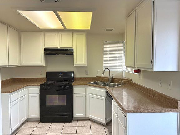 4th image of 79501 Avenue 42 APT C