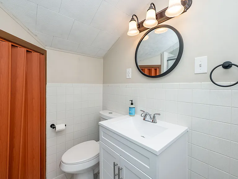 843A Goodwin Rd #A — Photo 12