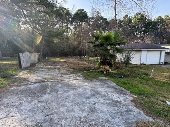 14439 W Lee Shore Dr, Willis, TX 77318