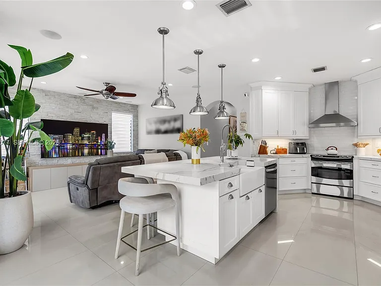 15011 SW 11th St — Photo 13