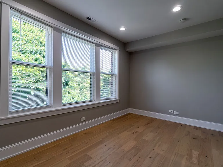 Pf Arg 5400 N. Paulina — Photo 13