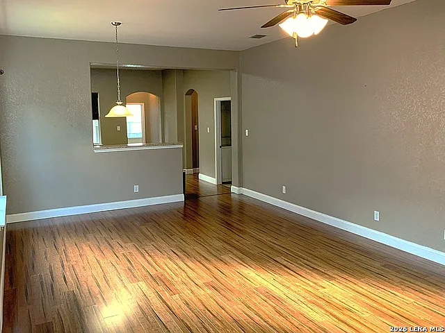 3 bed, 2.0 bath, 1476 sqft, $1,700 — Photo 2