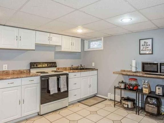 5th image of 12 Arpage Dr W