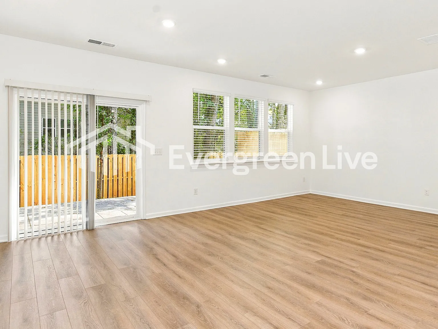3 bed, 2.5 bath, 1810 sqft, $2,135 — Photo 4
