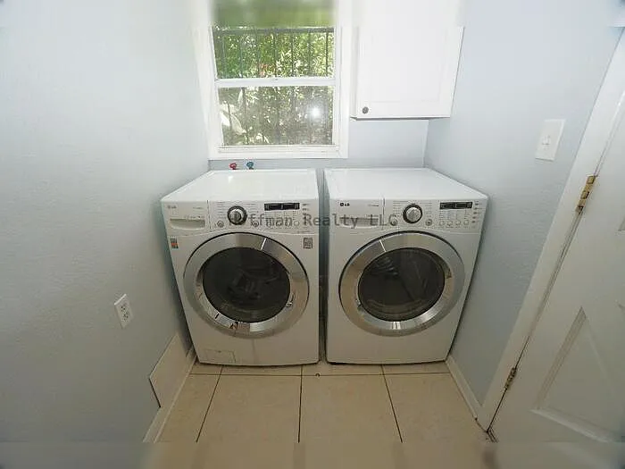 207 N Gomez Ave — Photo 9