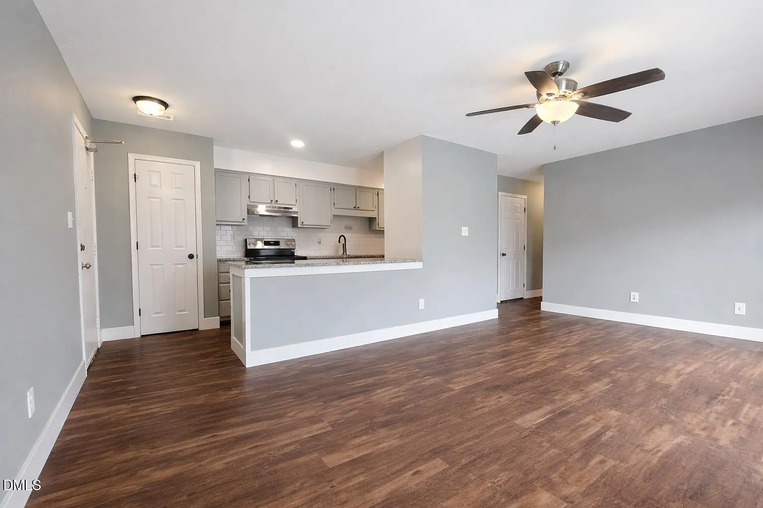 2 bed, 2.0 bath, 912 sqft, $1,650 — Photo 2