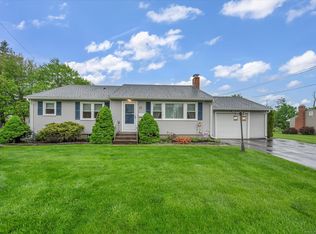 11 Longview Dr, Bloomfield, CT 06002