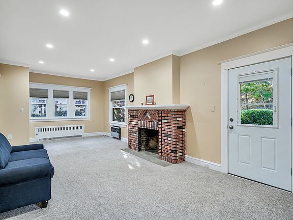 4th image of 378 Park Hill Ave
