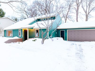 2028 Castle Ct, Norton Shores, MI, 49441