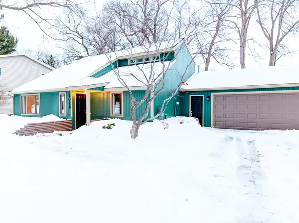 2028 Castle Ct, Norton Shores, MI 49441