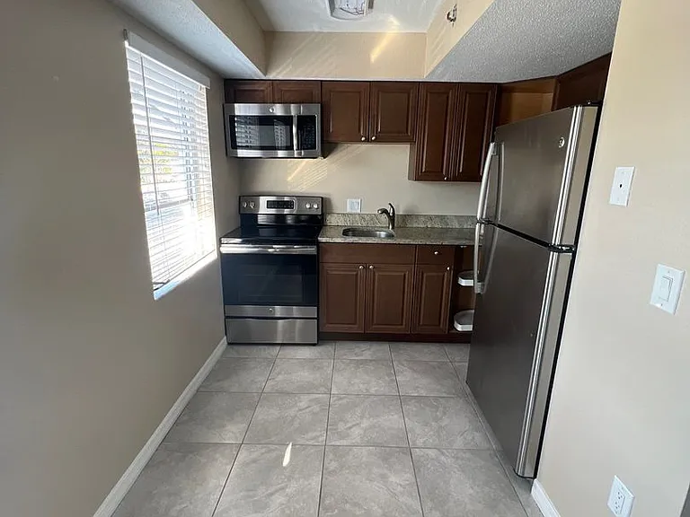Citadel Apartments of Sarasota — Photo 4